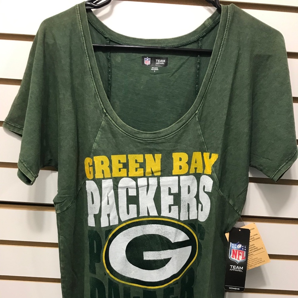 Green Bay PACKERS Women’s Tee. NFL Licensed